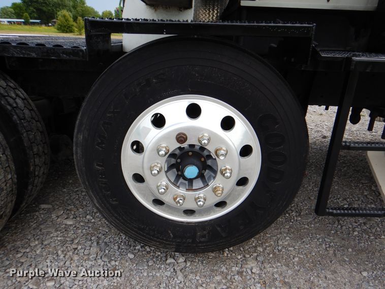 image for item HT9257 2010 Kenworth T800  crane truck