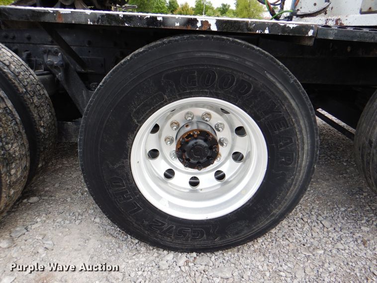 image for item HT9257 2010 Kenworth T800  crane truck