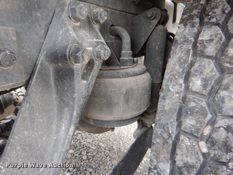 image for item HT9257 2010 Kenworth T800  crane truck