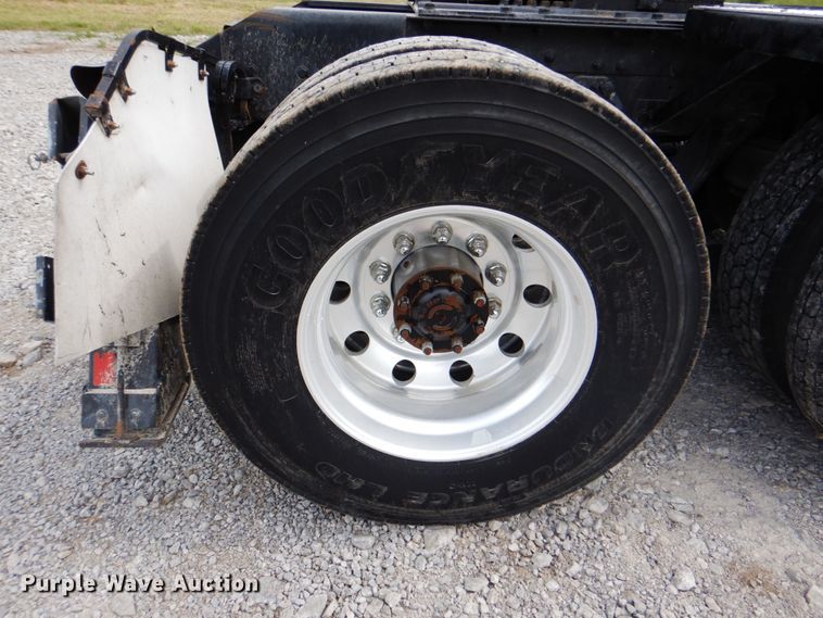 image for item HT9257 2010 Kenworth T800  crane truck