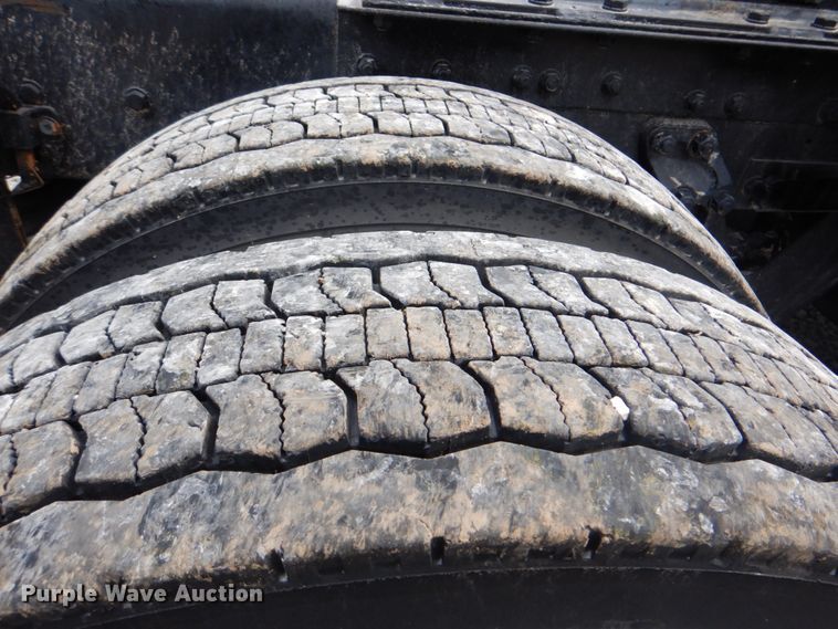 image for item HT9257 2010 Kenworth T800  crane truck