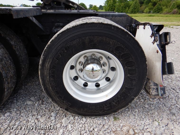 image for item HT9257 2010 Kenworth T800  crane truck