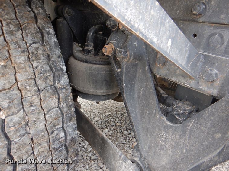 image for item HT9257 2010 Kenworth T800  crane truck