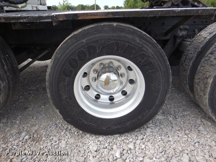 image for item HT9257 2010 Kenworth T800  crane truck