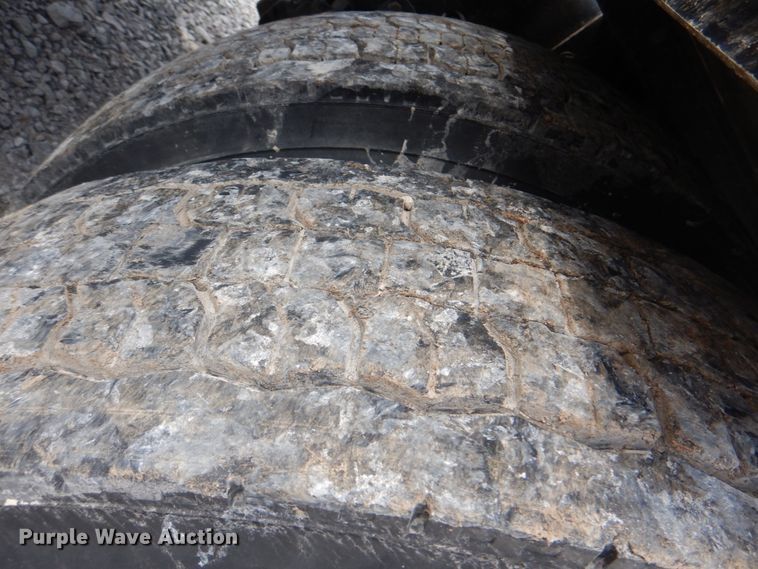 image for item HT9257 2010 Kenworth T800  crane truck