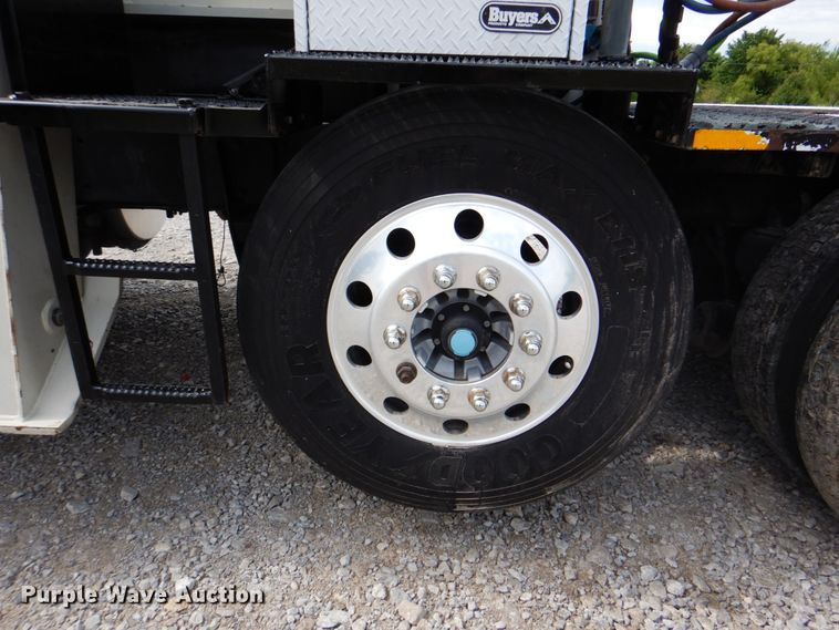 image for item HT9257 2010 Kenworth T800  crane truck