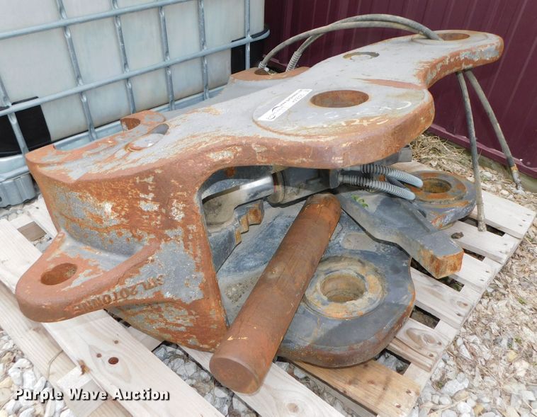 image for item HX9305 2014 CNH CX240/290  hydraulic quick coupler