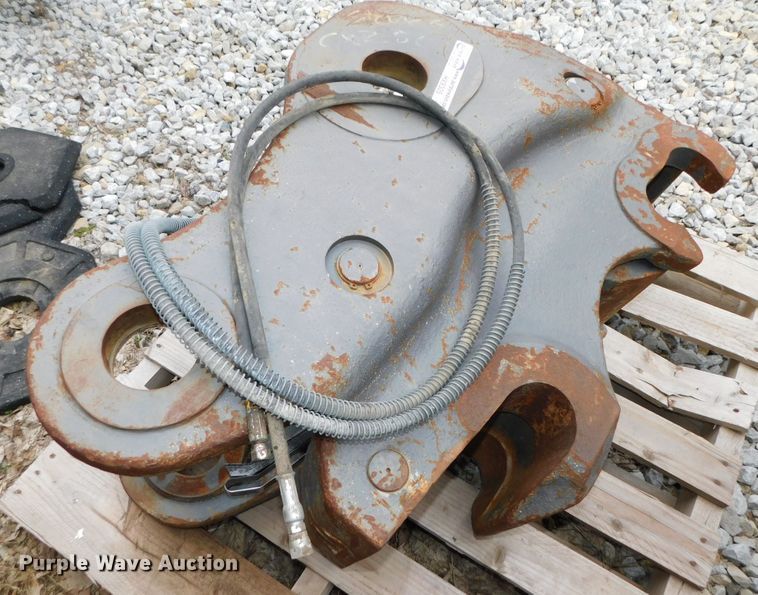 image for item HX9305 2014 CNH CX240/290  hydraulic quick coupler