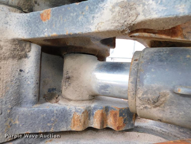 image for item HX9305 2014 CNH CX240/290  hydraulic quick coupler