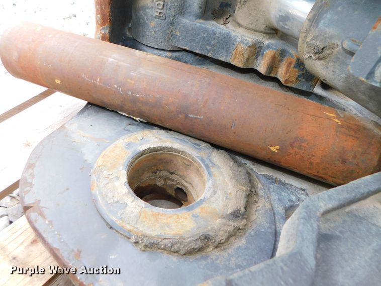 image for item HX9305 2014 CNH CX240/290  hydraulic quick coupler