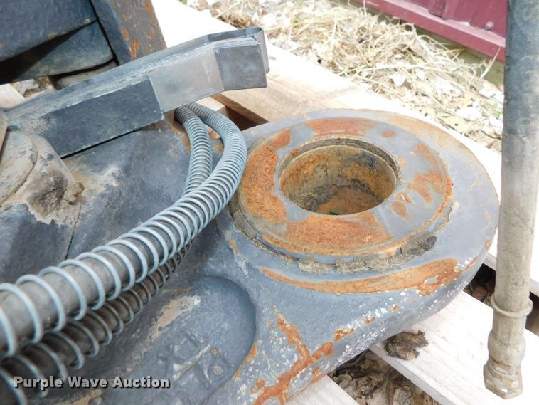 image for item HX9305 2014 CNH CX240/290  hydraulic quick coupler