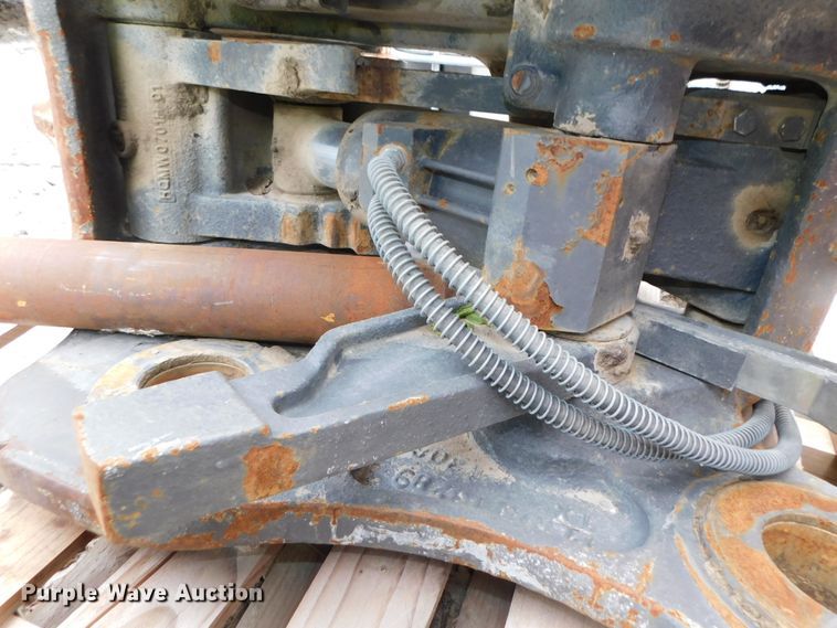 image for item HX9305 2014 CNH CX240/290  hydraulic quick coupler