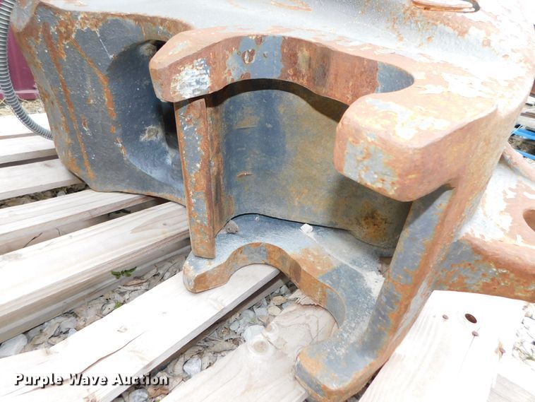 image for item HX9305 2014 CNH CX240/290  hydraulic quick coupler