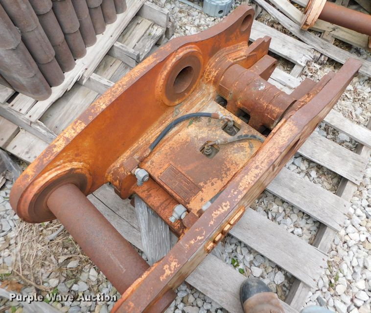 image for item HX9306 2004 Werk Brau CX290  hydraulic quick coupler