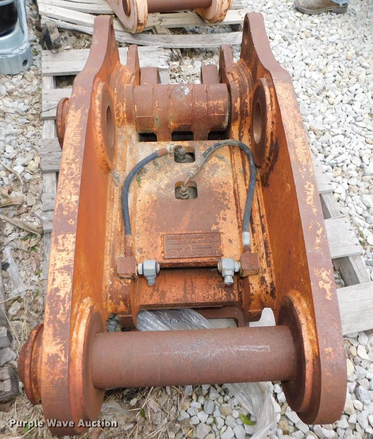 image for item HX9306 2004 Werk Brau CX290  hydraulic quick coupler