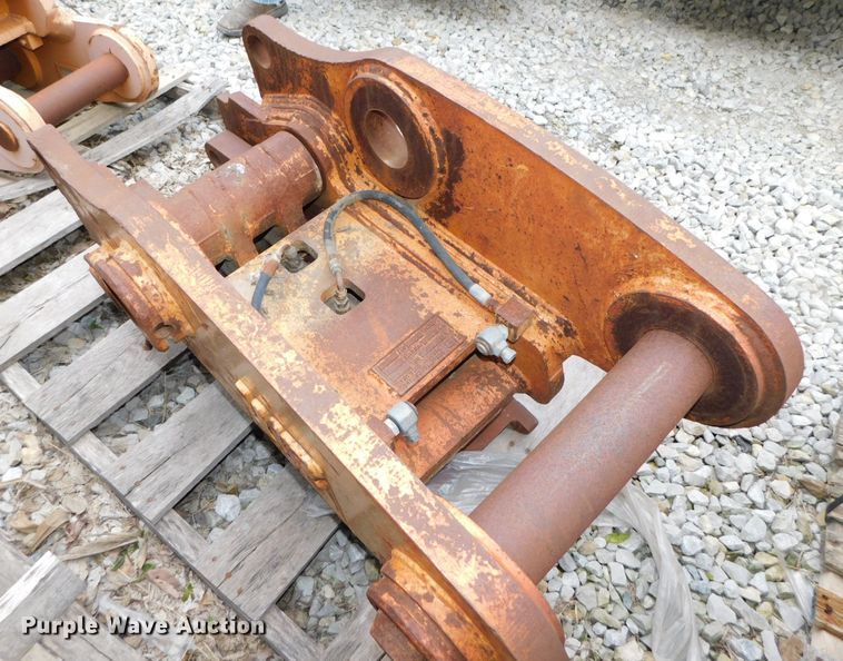 image for item HX9306 2004 Werk Brau CX290  hydraulic quick coupler