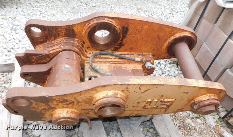 image for item HX9306 2004 Werk Brau CX290  hydraulic quick coupler