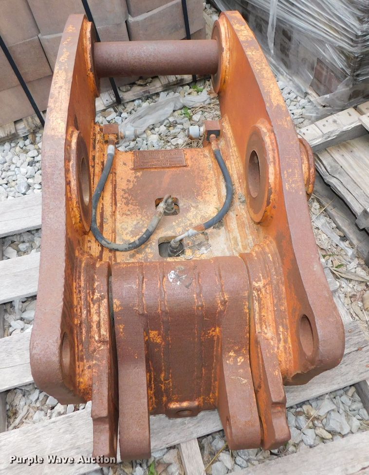 image for item HX9306 2004 Werk Brau CX290  hydraulic quick coupler