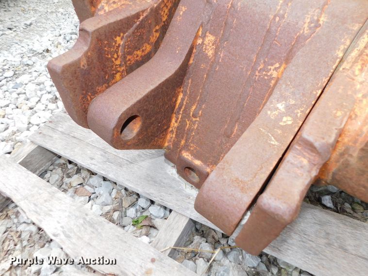 image for item HX9306 2004 Werk Brau CX290  hydraulic quick coupler