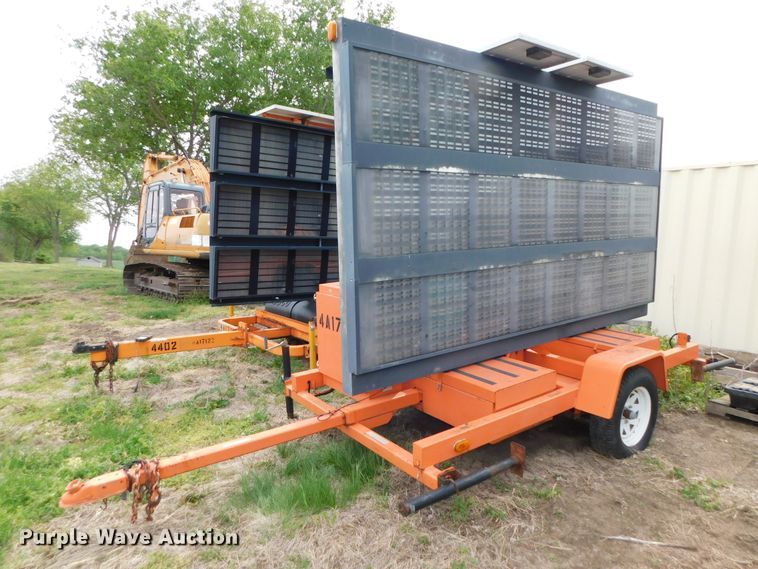 image for item HX9308 2002 American Signal  message board trailer