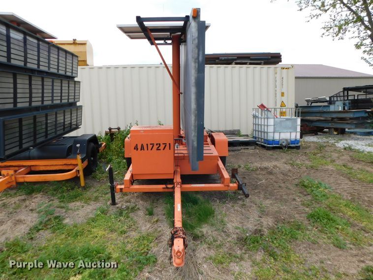 image for item HX9308 2002 American Signal  message board trailer