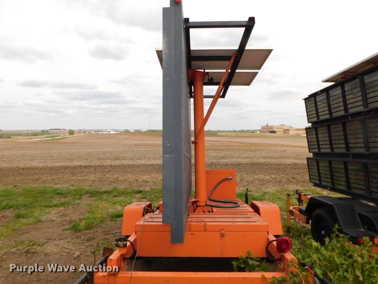 image for item HX9308 2002 American Signal  message board trailer