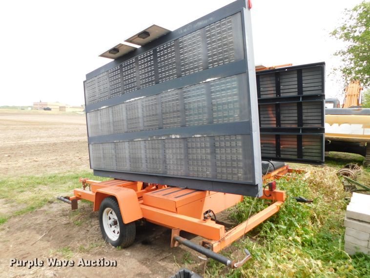 image for item HX9308 2002 American Signal  message board trailer