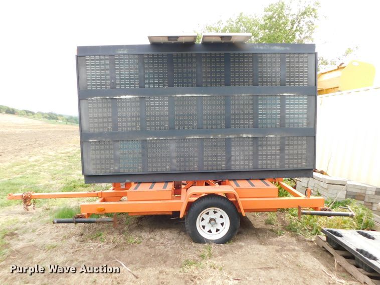 image for item HX9308 2002 American Signal  message board trailer