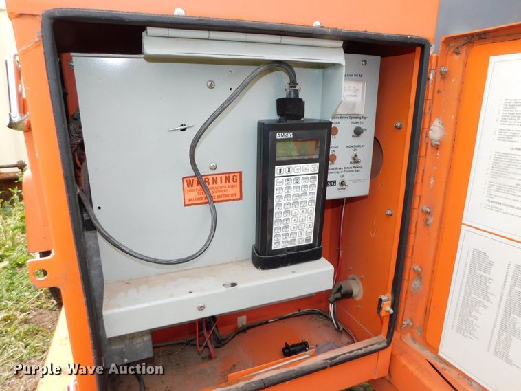 image for item HX9308 2002 American Signal  message board trailer