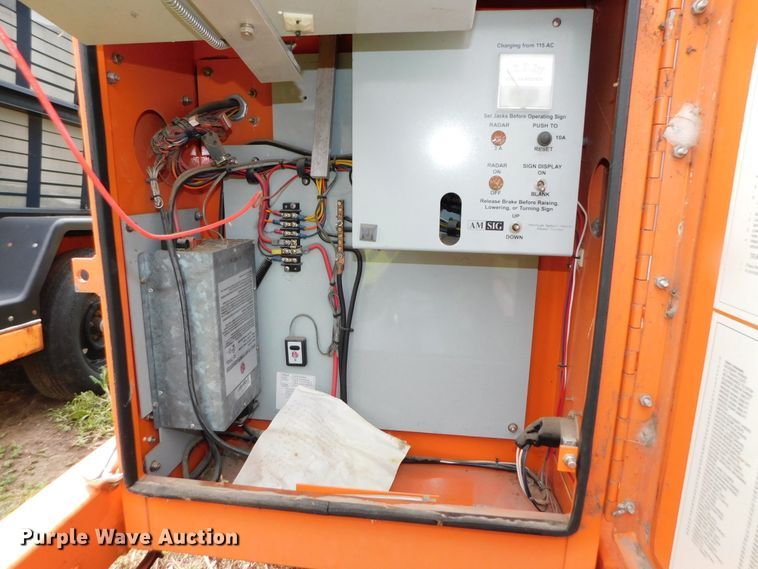 image for item HX9308 2002 American Signal  message board trailer