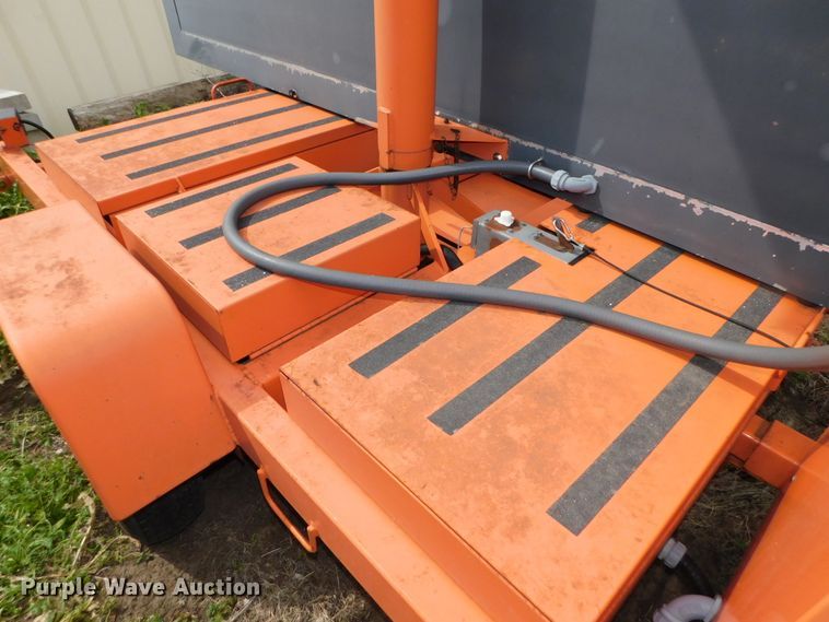 image for item HX9308 2002 American Signal  message board trailer