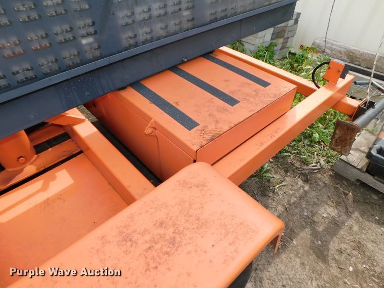 image for item HX9308 2002 American Signal  message board trailer