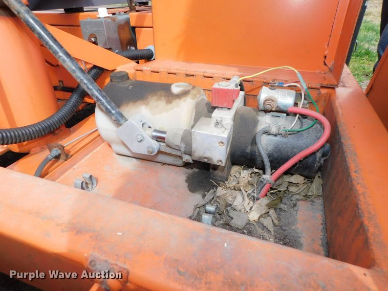 image for item HX9308 2002 American Signal  message board trailer