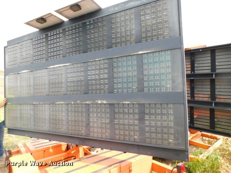 image for item HX9308 2002 American Signal  message board trailer