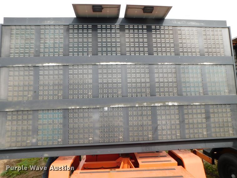 image for item HX9308 2002 American Signal  message board trailer