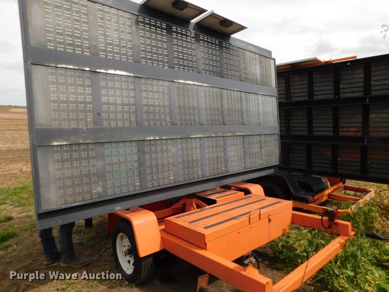 image for item HX9308 2002 American Signal  message board trailer