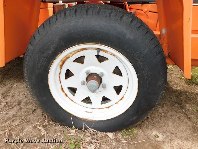 image for item HX9308 2002 American Signal  message board trailer