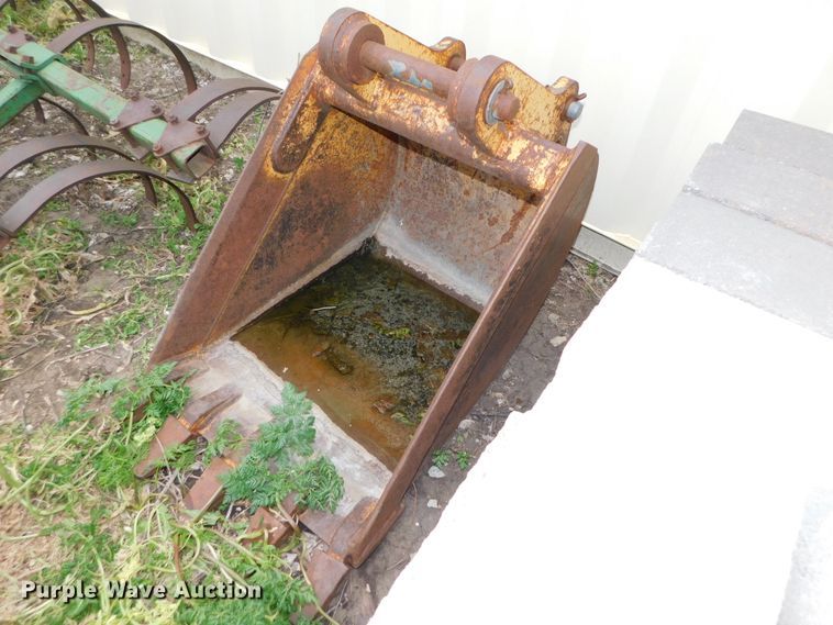 image for item HX9310 24"W backhoe bucket