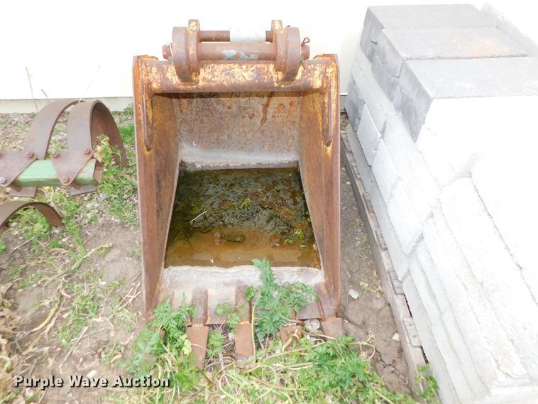 image for item HX9310 24"W backhoe bucket