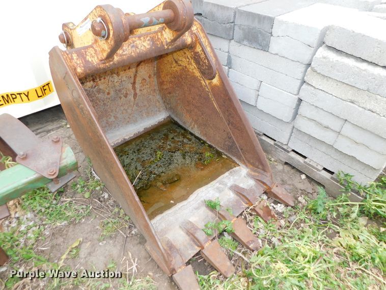 image for item HX9310 24"W backhoe bucket