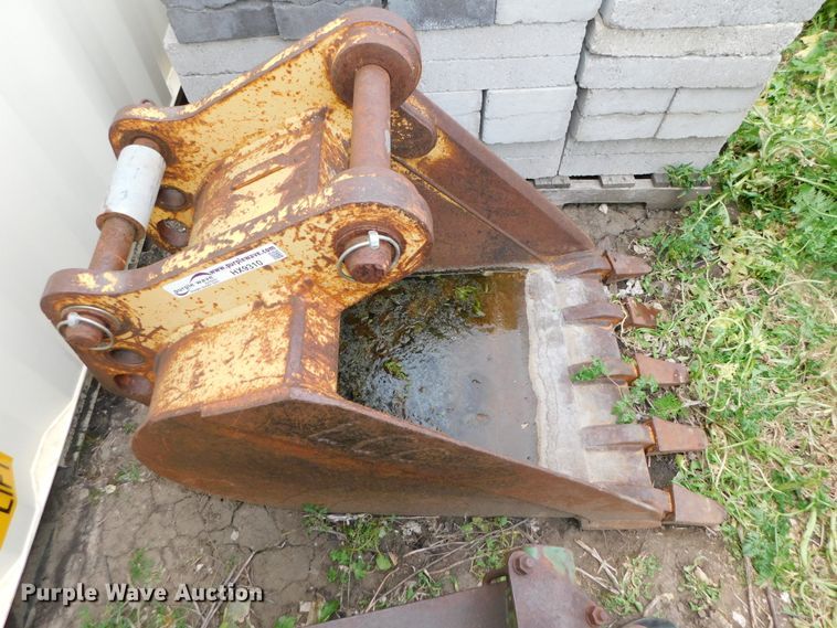 image for item HX9310 24"W backhoe bucket