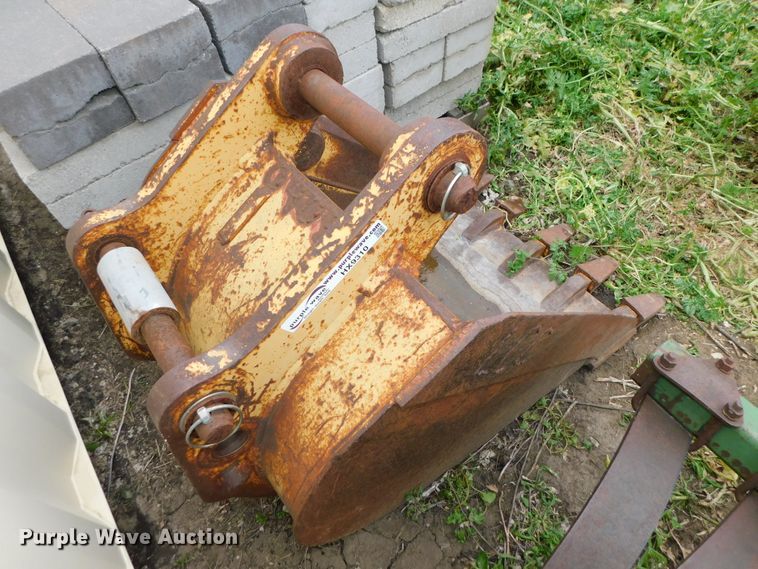 image for item HX9310 24"W backhoe bucket