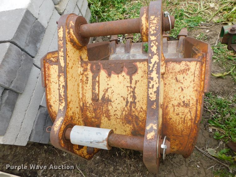 image for item HX9310 24"W backhoe bucket