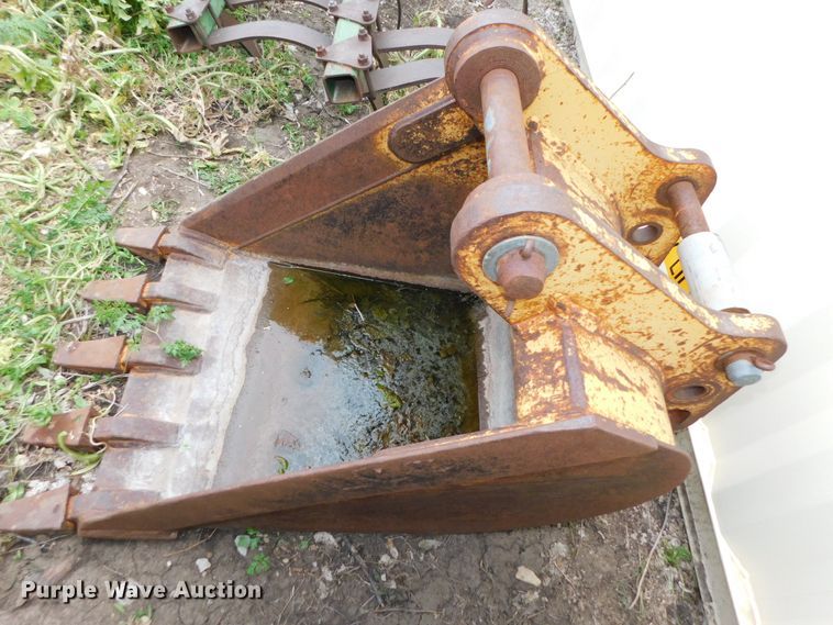 image for item HX9310 24"W backhoe bucket