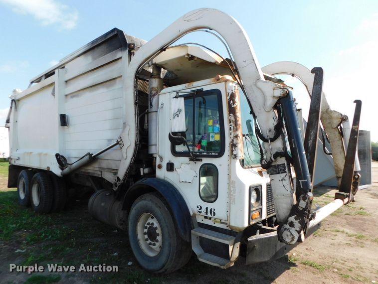 image for item HX9314 2006 Mack MR690S  refuse truck