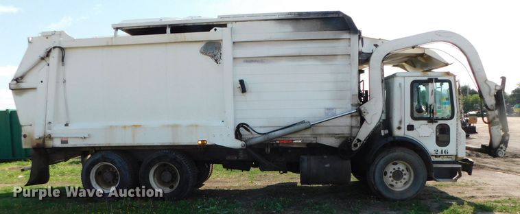 image for item HX9314 2006 Mack MR690S  refuse truck