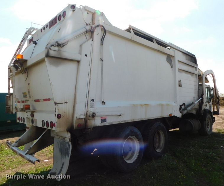 image for item HX9314 2006 Mack MR690S  refuse truck