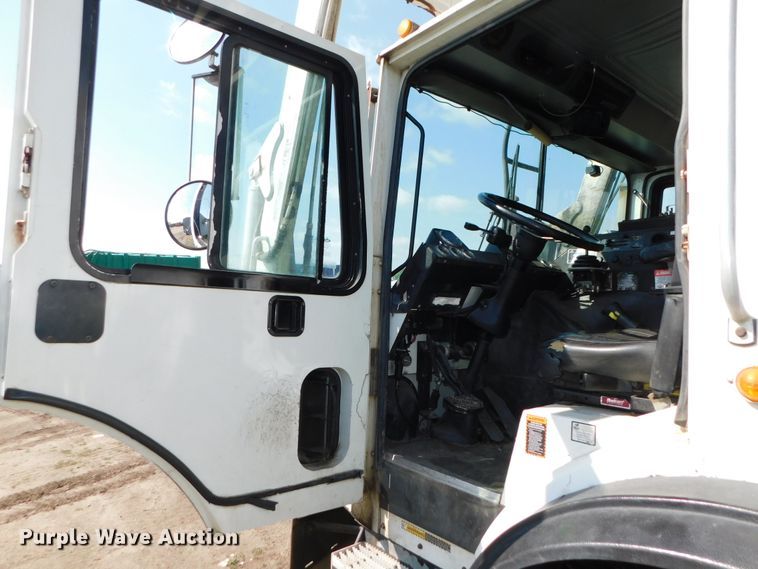 image for item HX9314 2006 Mack MR690S  refuse truck