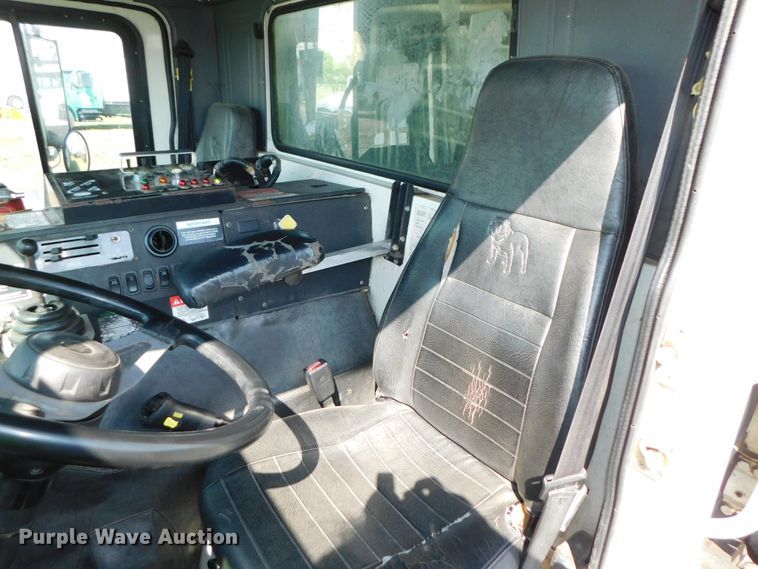 image for item HX9314 2006 Mack MR690S  refuse truck