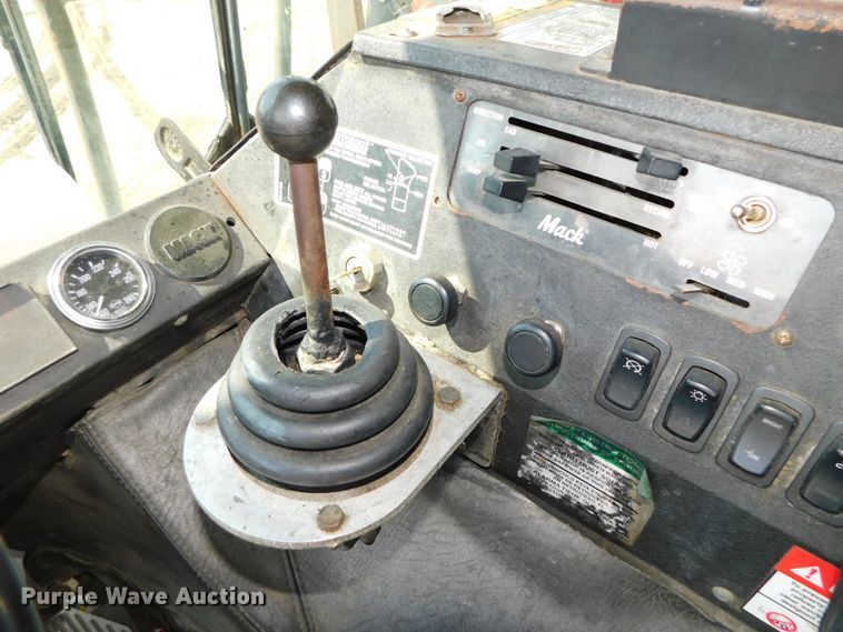 image for item HX9314 2006 Mack MR690S  refuse truck